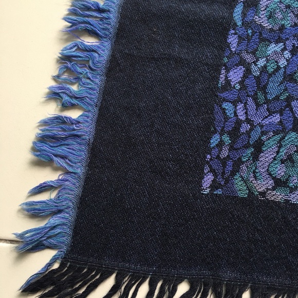 YSL 100% pure wool embroidered floral roses shawl - Picture 6 of 8